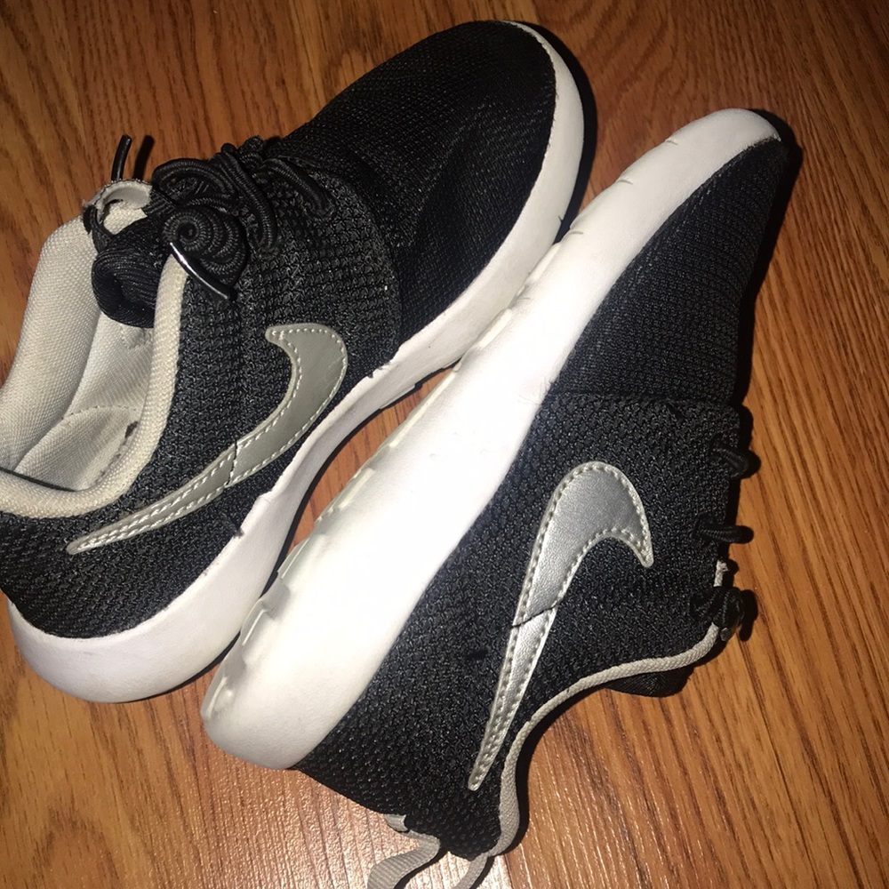 🐼NIKE ROSHE